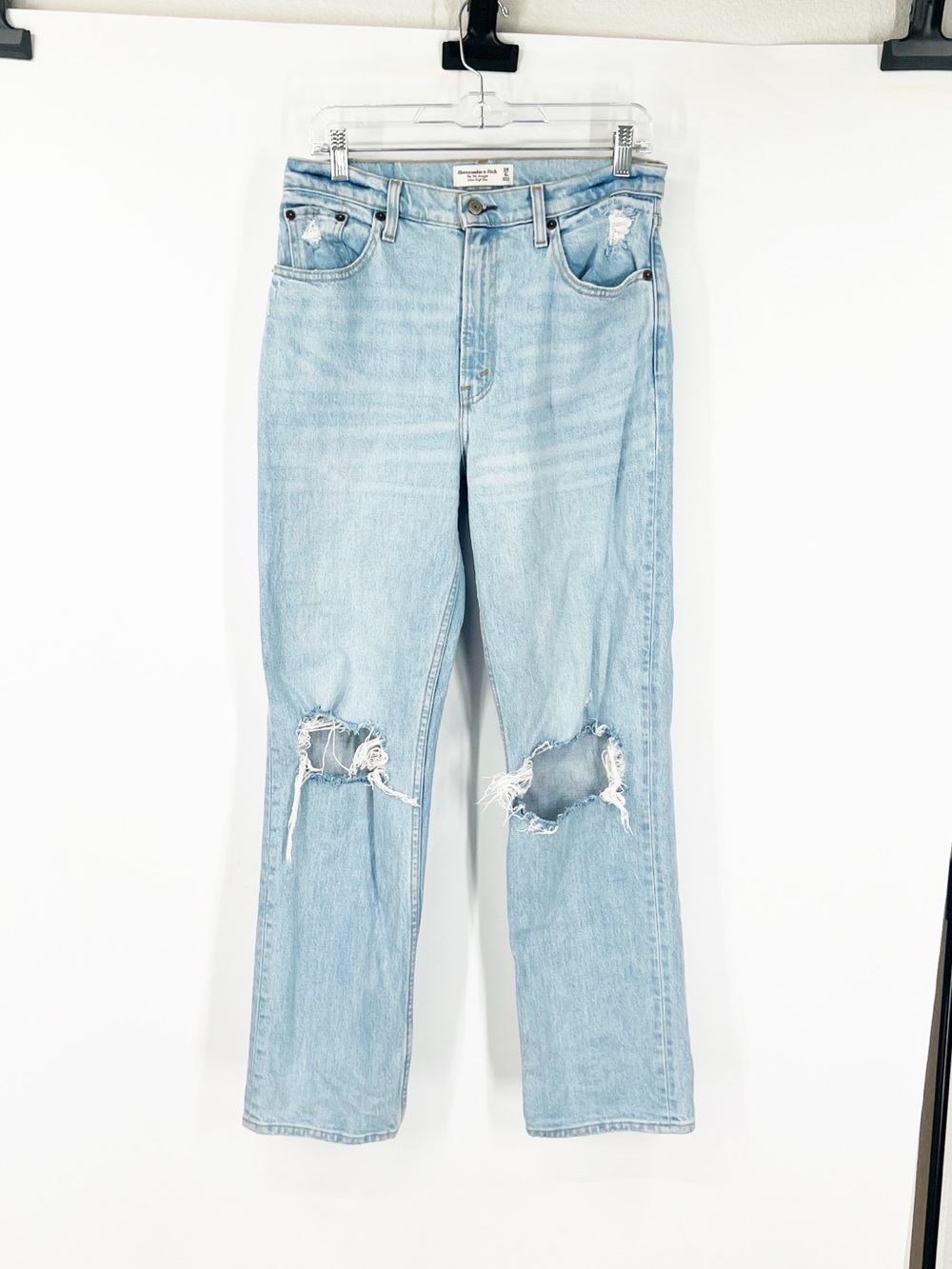 Abercrombie & Fitch The ‘90s Straight Jeans Ultra High Rise Distressed